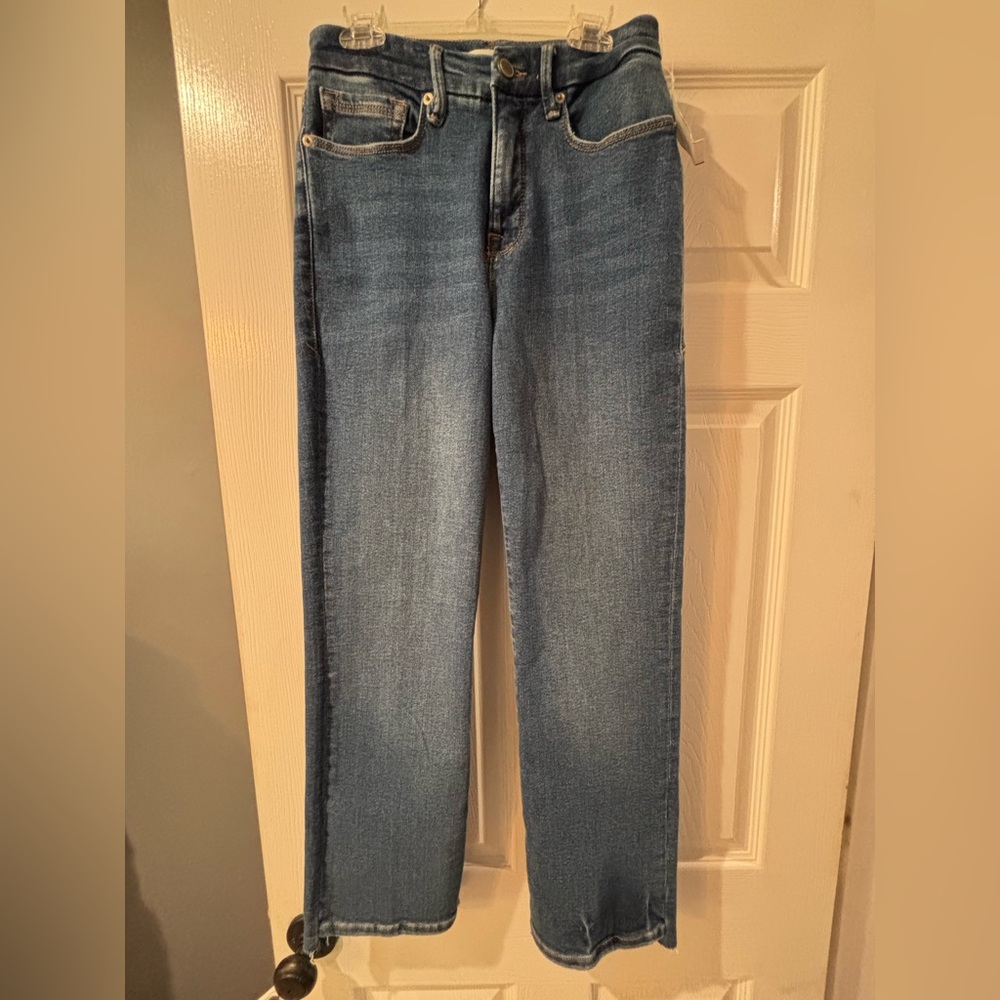 Good American Straight Leg Jeans in Medium Blue Wash
